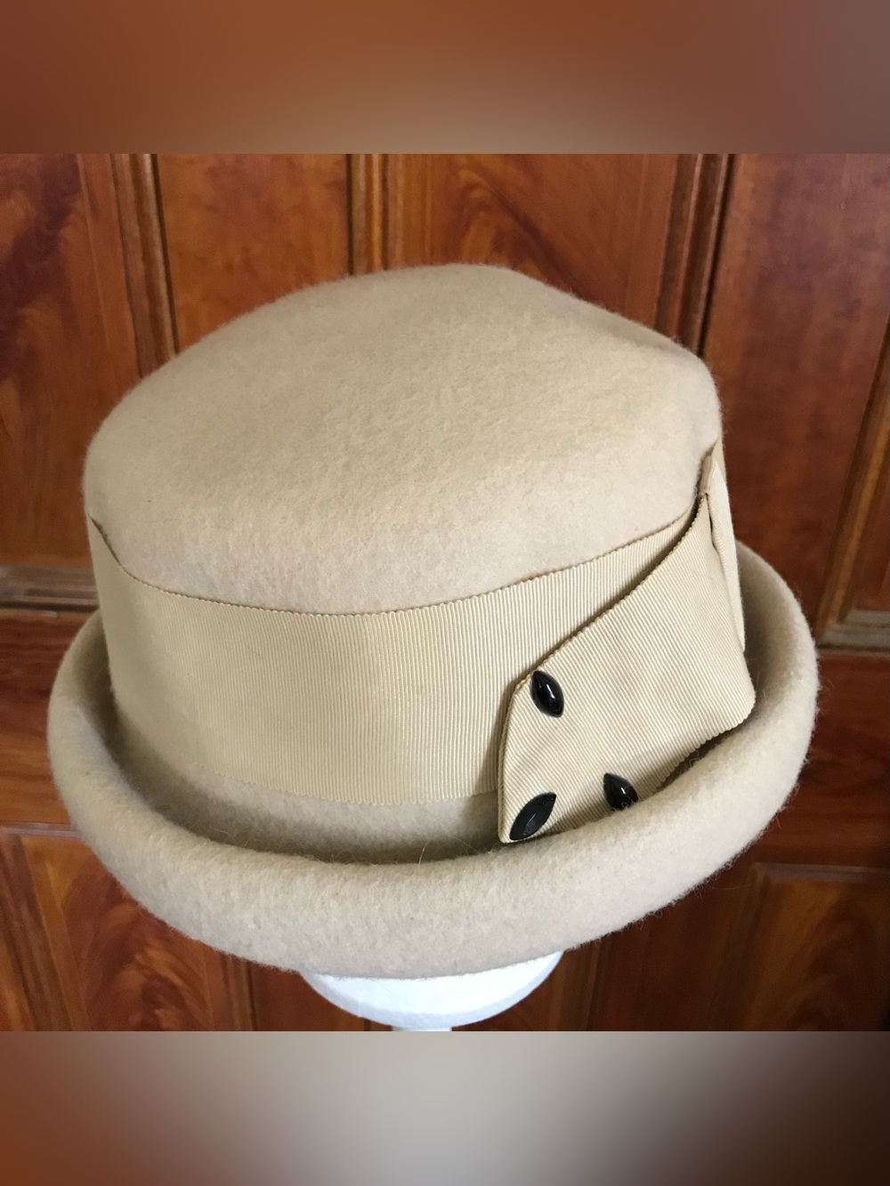 Vintage Beige Boho 20's 30's-inspired Hat with Ribbon Detail